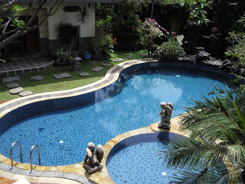 Illustration for article titled Factors One
Needs To Consider Before Picking A Pool Fence